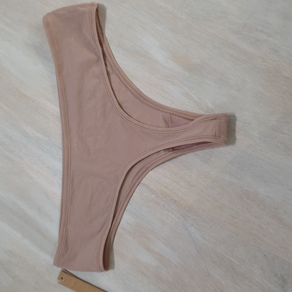 SKIMS Fits Everybody Thong NWT 4X DUSK - Picture 3 of 8